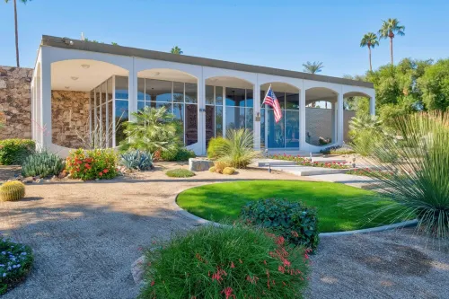 Quintessential Mid-Century Modern Oasis in the Desert - 3-Star