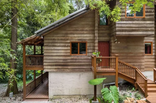 The Chalet, a charming 3-bedroom Chalet located in Gainesville, FL