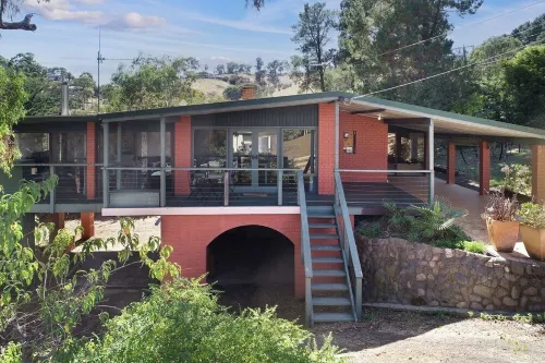 Goughs Retreat - Convenient to lake and mountain.