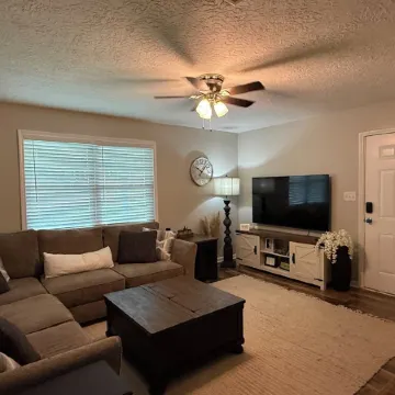 Cozy 2-bedroom townhome in charming North Augusta with plenty of amenities