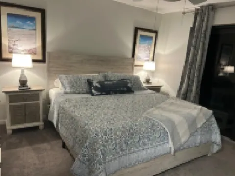 Lovely 2-bedroom condo in Key Largo with private beach, WiFi and fitness room