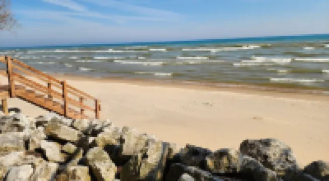 Welcome to Beachdaze: Your Lakeside Sanctuary
