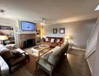 KH Escape! Pool+Tennis+Basketball+0.8 mi to Beach!