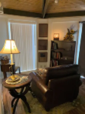 Round Cabin - 5 min to Bedford - Deck - Hike- Golf - Across Omni Bedford Springs