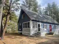 4 BR - 1 BA - Sleeps 9 Hotels in Tamworth