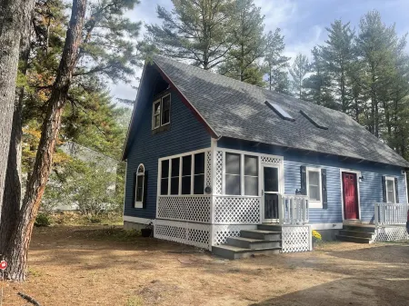 4 BR - 1 BA - Sleeps 9 Отели в г. Тамворт