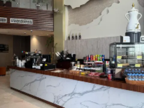 Alufq Hotel Suites ハーイルのホテル