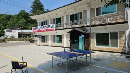 Gwangju Pension & Nam Hansanseong Art Hall Pension Отели в г. Кванджу