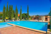 Hotel Los Parrales - С бассейном