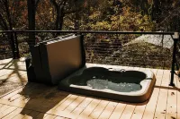Arrow Haus with Hot Tub