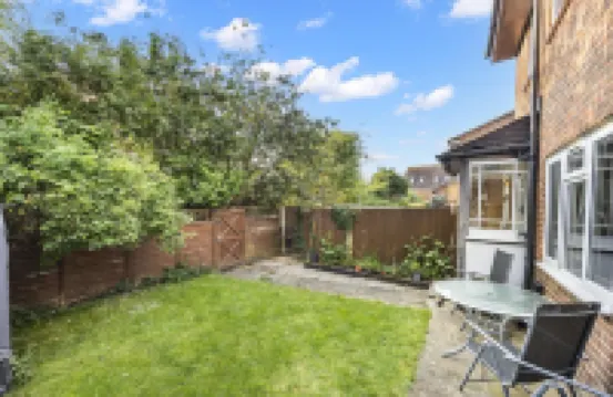 Secret Garden with Free Parking