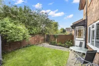 Secret Garden House with Free Parking by My Getaways Hotels near Christ's Hospital Chapel