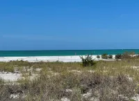 RedAwning의 763 노스 쇼어 다운스테어스 3 베드룸 아파트먼트