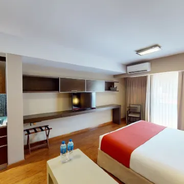 Bens - Recoleta Park Hoteles cerca de Cementerio de la Recoleta