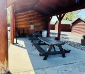 Badlands Frontier Cabins Hotel di Wall