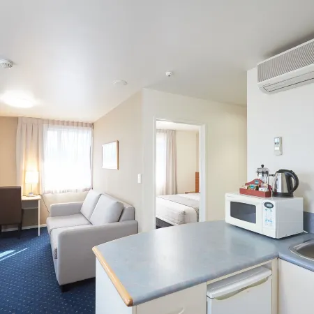 Ventura Inn & Suites Hamilton