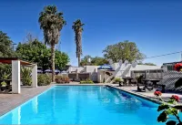 Pofadder Hotel - Parking