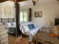 Chambres d'Hôtes et Gîtes le Mas Mellou Hotels in Chateauneuf-du-Pape