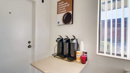 Motel 6 Owensboro, KY Отели рядом с достопримечательностью «H L Neblett Community Center»