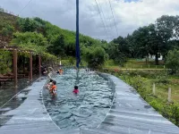 เหงียน แชค รีทรีต - ที่มีสระว่ายน้ำ