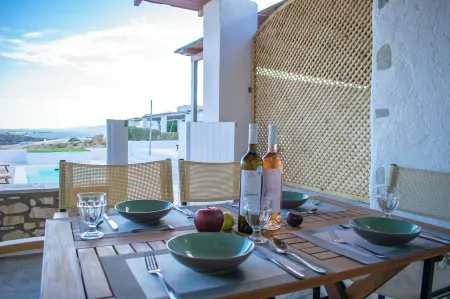 Holiday Sunset Villa... above the Beach!