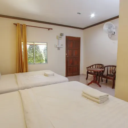 Tanjung Puteri Motel Отели рядом с достопримечательностью «Культурно-ремесленный комплекс»