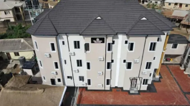 ท็อป คราวน์ โฮเทล แอนด์ สวีทส์ โรงแรมใน