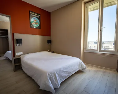 Hotel de la Gare Hotels in Indre