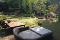 Brookhouse at Khaoyai Hotel dekat Wat Kaeng Klang Dong