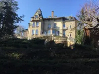 Le Manoir Hotels in Ternand