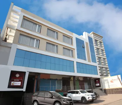 Hotel Tridev Các khách sạn gần Kabir Chaura Math