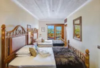Bequia Beach Hotel - Luxury Resort Отели в г. 