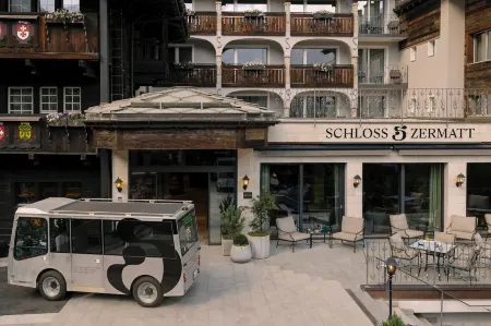 Schloss Zermatt - CBD & Adaptogenic Spa and Sport Hotel Отели рядом с достопримечательностью «Волли Парк Зуннегга»