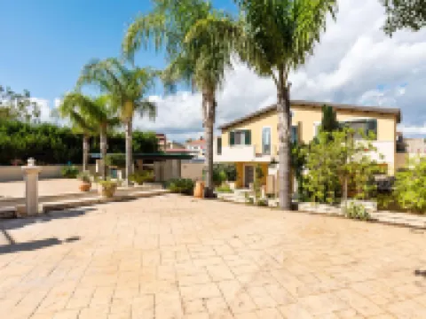 Seaside Apartment with BBQ & Garden Hoteles en Reitani