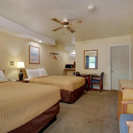 Brookside Inn & Cottages