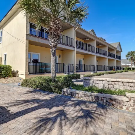 Pet Friendly Condo with Private Parking and Elevator by RedAwning