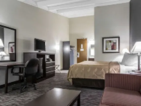 Quality Inn & Suites Danbury Near University Hotels in Danbury