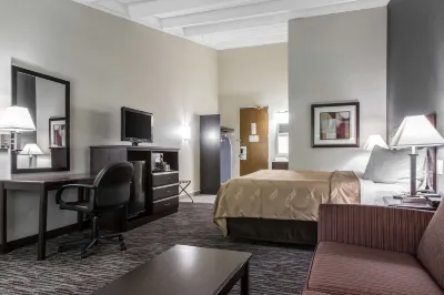 Quality Inn & Suites Danbury Near University Hotels in Данбері