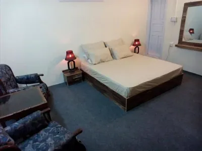 Cross Roads Hotel