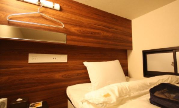 Hotel Cabin Style – Caters to Men