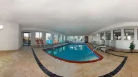 Comfort Suites - Pools
