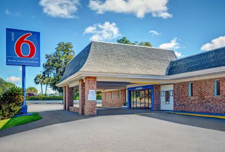 Motel 6 Tallahassee, FL - Downtown Отели в г. Таллахасси