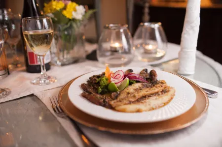 Hotel Los Robles, Managua, Nicaragua Отели рядом с достопримечательностью «Metropolitan Cathedral of the Immaculate Conception»