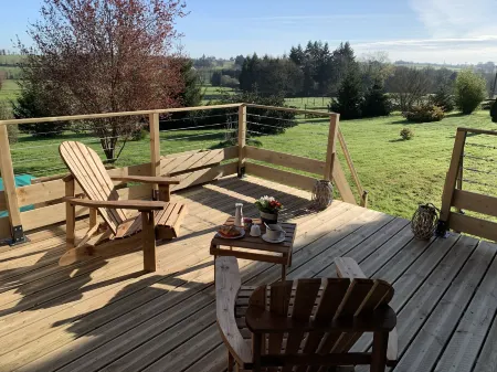 Les Bouyeres Отели рядом с достопримечательностью «La Maison du Graal»