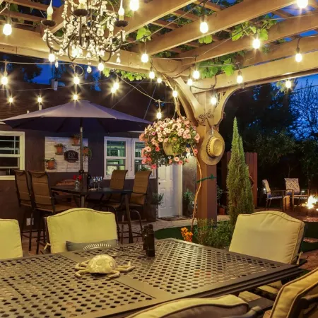 Magical-Dwntwn Lodi, Hot Tub, Firepit, Wine Tasting, Backyard Oasis
