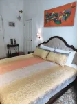 Lodging in Old Havana with king size bed, kitchen and 24 h service