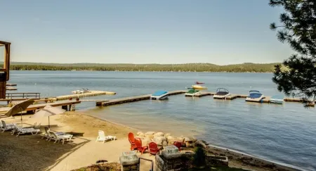 Timberlake Paradise, condo Timberlake A-4, on the shore of Payette lake.