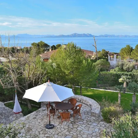 House and garden terraces, fabulous sea and mountain views. Betlem