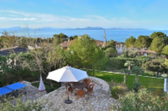House and garden terraces, fabulous sea and mountain views. Betlem