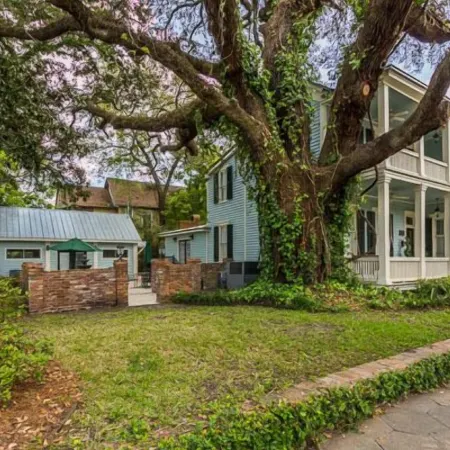 Elegant Southern Cottage/Downtown Pied-a-Terre near Island Beaches